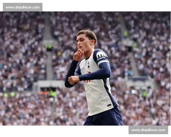 波罗:英超淬炼适配国家队,边锋亦是选项 波罗:英超淬炼适配国家队,边锋亦是选项